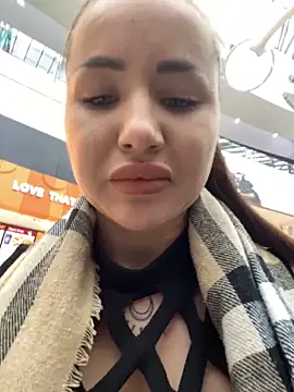 Snapshot of beautydiamond chatting on 01.25.25 beautydiamond online show from 01.25.25