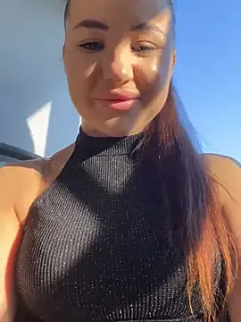 Snapshot of beautydiamond chatting on 01.28.25 beautydiamond online show from 01.28.25