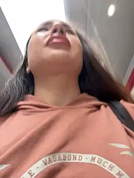 Snapshot of beautydiamond chatting on 02.02.25 beautydiamond online show from 02.02.25