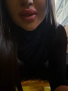 Snapshot of beautydiamond chatting on 02.12.25 beautydiamond online show from 02.12.25