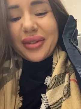 Snapshot of beautydiamond chatting on 02.12.25 beautydiamond online show from 02.12.25