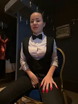 Snapshot of beautydiamond chatting on 02.13.25 beautydiamond online show from 02.13.25