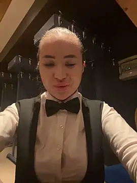 Snapshot of beautydiamond chatting on 02.13.25 beautydiamond online show from 02.13.25