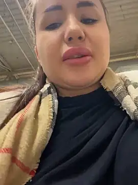 Snapshot of beautydiamond chatting on 02.16.25 beautydiamond online show from 02.16.25