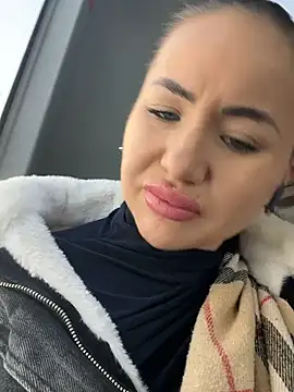 Snapshot of beautydiamond chatting on 02.19.25 beautydiamond online show from 02.19.25