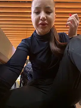 Snapshot of beautydiamond chatting on 03.02.25 beautydiamond online show from 03.02.25