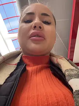 Snapshot of beautydiamond chatting on 03.05.25 beautydiamond online show from 03.05.25