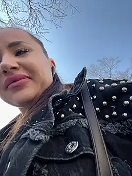 Snapshot of beautydiamond chatting on 03.10.25 beautydiamond online show from 03.10.25