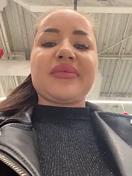 Snapshot of beautydiamond chatting on 03.14.25 beautydiamond online show from 03.14.25