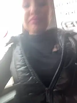 Snapshot of beautydiamond chatting on 03.15.25 beautydiamond online show from 03.15.25