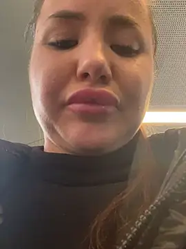 Snapshot of beautydiamond chatting on 03.15.25 beautydiamond online show from 03.15.25