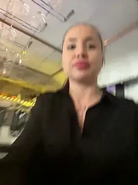 Snapshot of beautydiamond chatting on 03.16.25 beautydiamond online show from 03.16.25