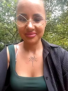 Snapshot of beautydiamond chatting on 09.12.25 beautydiamond online show from 09.12.25