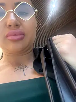 Snapshot of beautydiamond chatting on 09.13.25 beautydiamond online show from 09.13.25