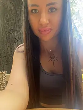 Snapshot of beautydiamond chatting on 09.23.25 beautydiamond online show from 09.23.25