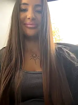 Snapshot of beautydiamond chatting on 09.25.25 beautydiamond online show from 09.25.25