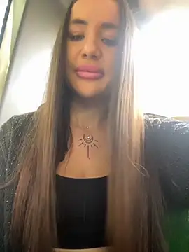 Snapshot of beautydiamond chatting on 09.30.25 beautydiamond online show from 09.30.25