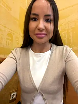 Snapshot of beautydiamond chatting on 10.05.25 beautydiamond online show from 10.05.25