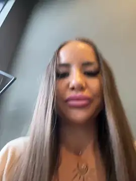 Snapshot of beautydiamond chatting on 10.07.25 beautydiamond online show from 10.07.25