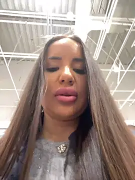 Snapshot of beautydiamond chatting on 11.03.25 beautydiamond online show from 11.03.25