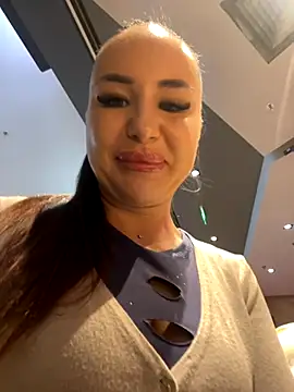 Snapshot of beautydiamond chatting on 11.08.25 beautydiamond online show from 11.08.25