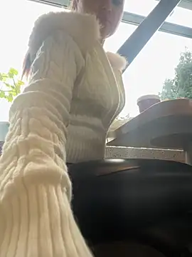 Snapshot of beautydiamond chatting on 11.20.25 beautydiamond online show from 11.20.25