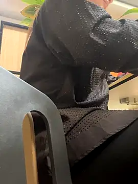 Snapshot of beautydiamond chatting on 11.24.25 beautydiamond online show from 11.24.25