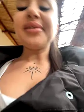 Snapshot of beautydiamond chatting on 12.04.25 beautydiamond online show from 12.04.25