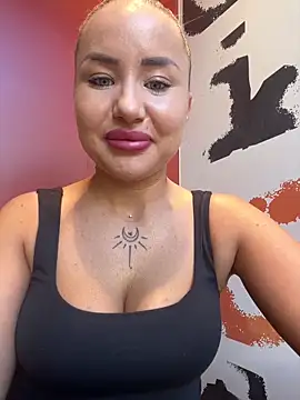 Snapshot of beautydiamond chatting on 05.15.26 beautydiamond online show from 05.15.26
