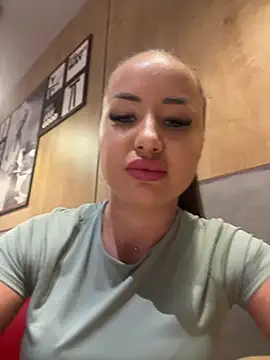Snapshot of beautydiamond chatting on 05.29.26 beautydiamond online show from 05.29.26