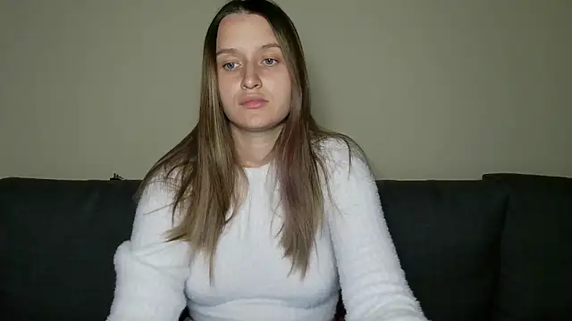 Snapshot of Submissive_love chatting on 02.15.25 Submissive love online show from 02.15.25