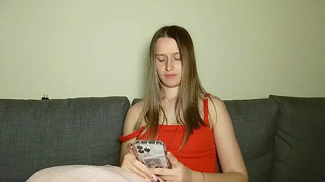Snapshot of Submissive_love chatting on 02.26.25 Submissive love online show from 02.26.25