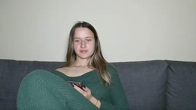 Snapshot of Submissive_love chatting on 03.22.25 Submissive love online show from 03.22.25