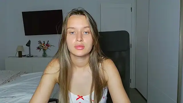 Snapshot of Submissive_love chatting on 10.19.25 Submissive love online show from 10.19.25