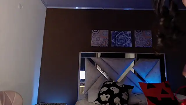 SophiaJoliebm online show from 10.23.25