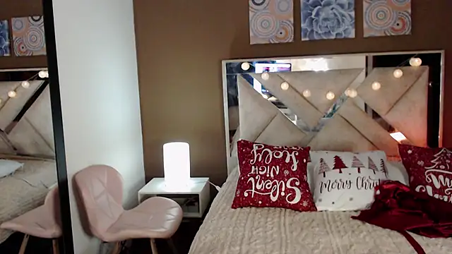 SophiaJoliebm online show from 11.28.25