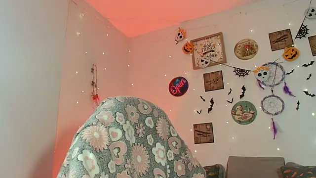 catalinamommyx online show from 10.31.25