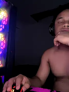 Snapshot of Ferneyv23 chatting on 11.24.25 Ferneyv23 online show from 11.24.25