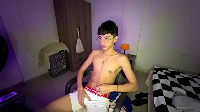 Snapshot of Angelligth chatting on 10.14.25 Angelligth online show from 10.14.25