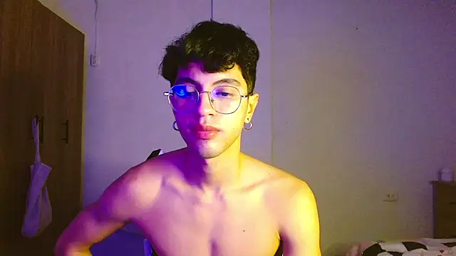 Snapshot of Angelligth chatting on 10.18.25 Angelligth online show from 10.18.25