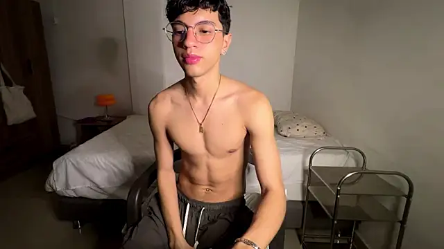 Snapshot of Angelligth chatting on 11.28.25 Angelligth online show from 11.28.25