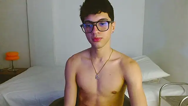 Snapshot of Angelligth chatting on 11.29.25 Angelligth online show from 11.29.25