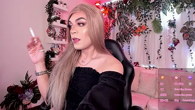 Snapshot of karol_elegance_ chatting on 12.05.25 karol elegance online show from 12.05.25