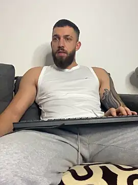 Snapshot of LoveIsBlind_ chatting on 11.07.25 LoveIsBlind online show from 11.07.25