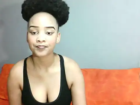 Snapshot of SmallSlut5 chatting on 11.11.25 SmallSlut5 online show from 11.11.25