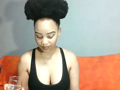 Snapshot of SmallSlut5 chatting on 11.25.25 SmallSlut5 online show from 11.25.25