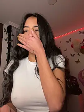 lina pink online show from 12.30.24