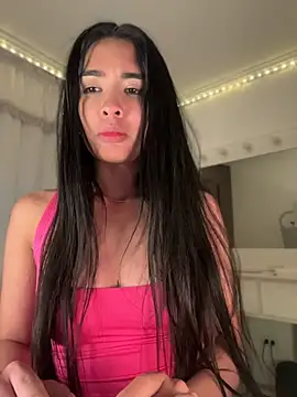 Snapshot of lina_pink chatting on 05.18.26 lina pink online show from 05.18.26