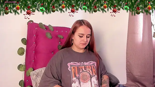 Snapshot of evy_orange1 chatting on 12.23.24 evy orange1 online show from 12.23.24