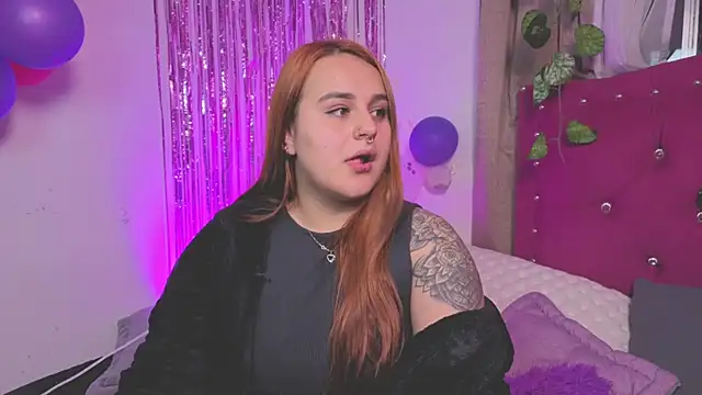 Snapshot of evy_orange1 chatting on 09.17.25 evy orange1 online show from 09.17.25